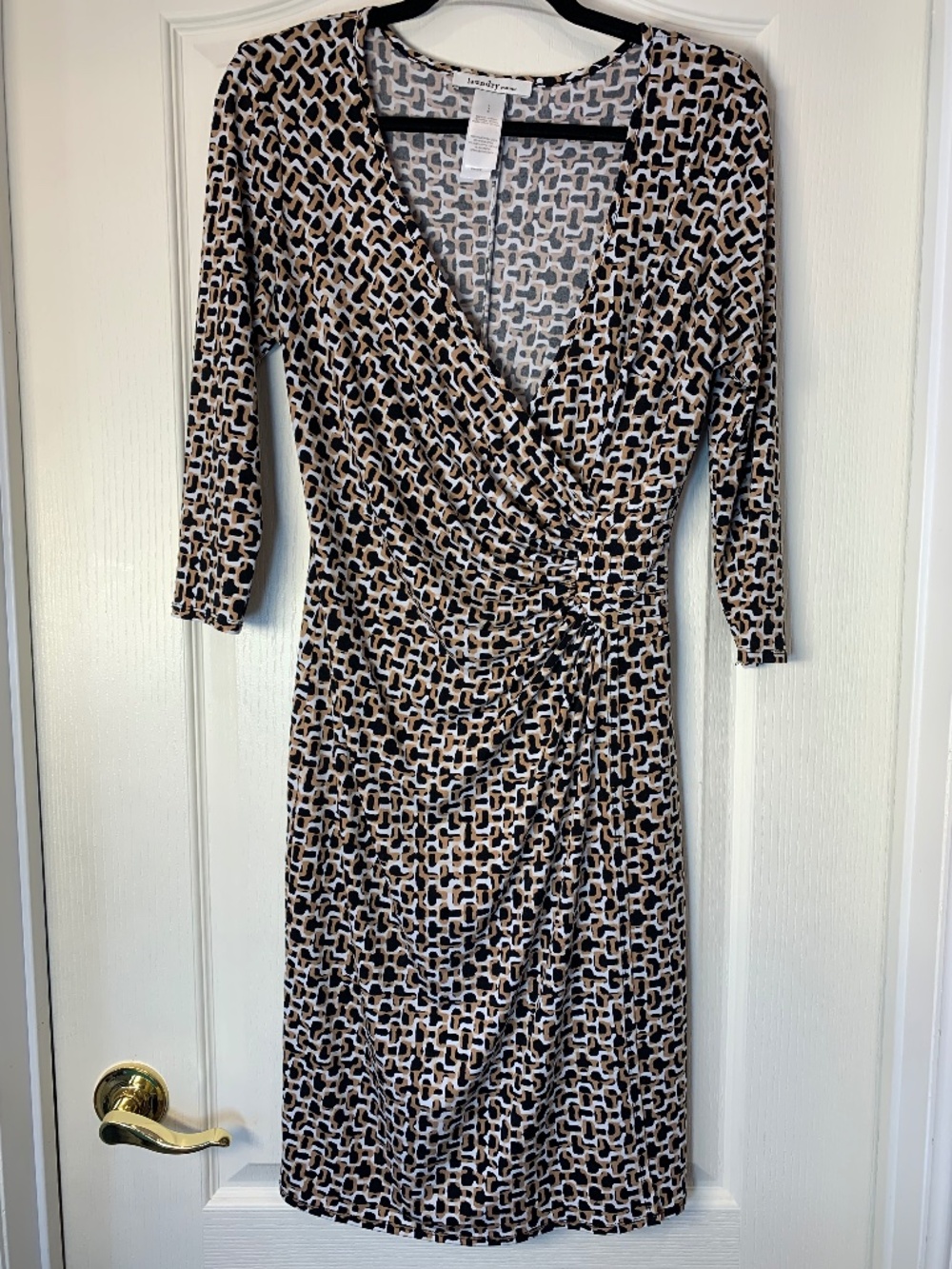 Laundry by Design Wrap Dress Size 8 Black Tan White Abstract Print Feminine Fit